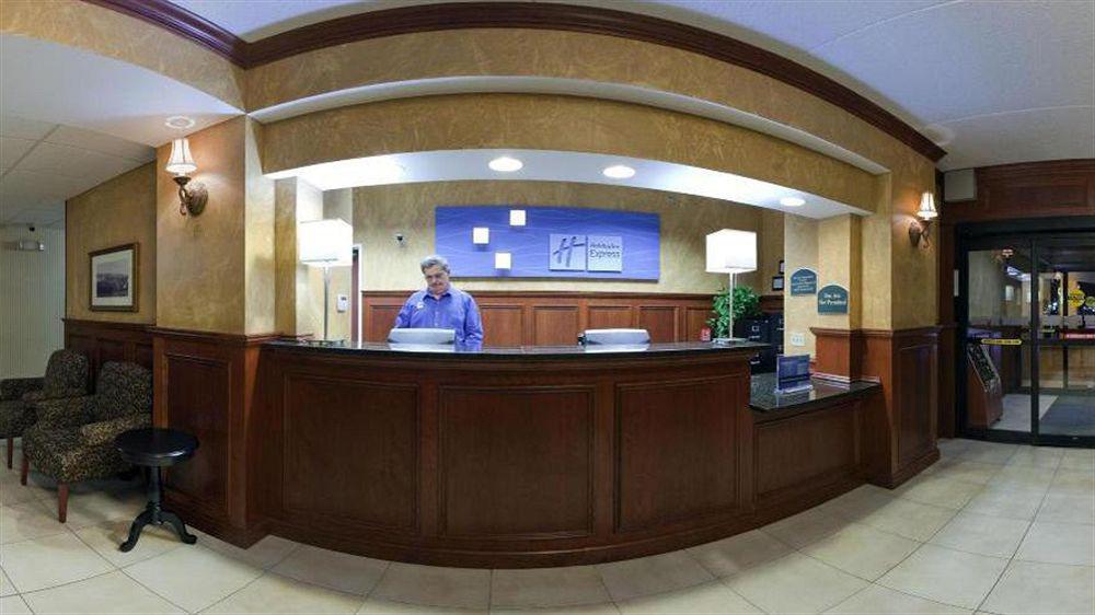 Holiday Inn Express Pittsburgh-Bridgeville By Ihg Екстериор снимка