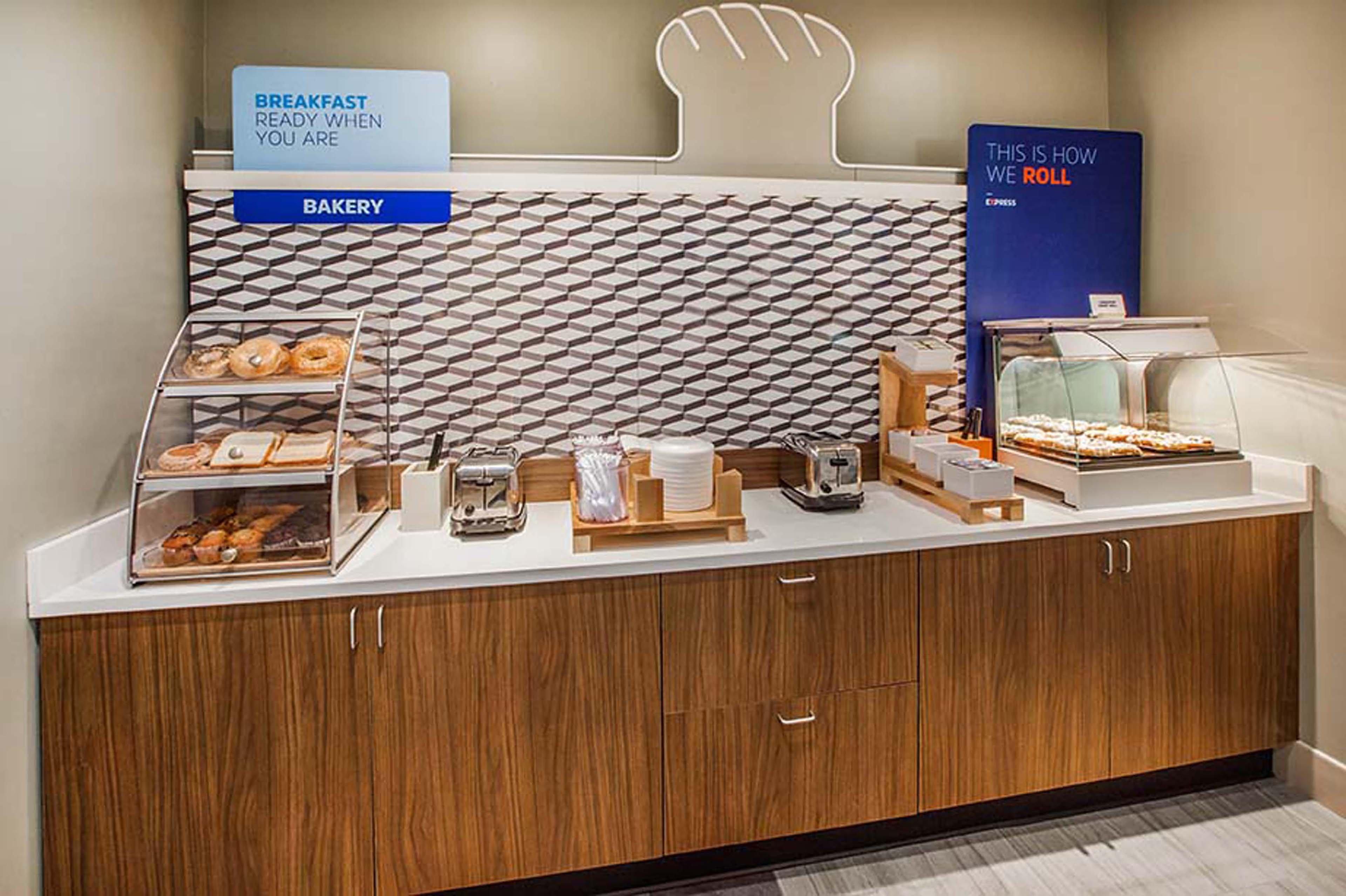 Holiday Inn Express Pittsburgh-Bridgeville By Ihg Екстериор снимка