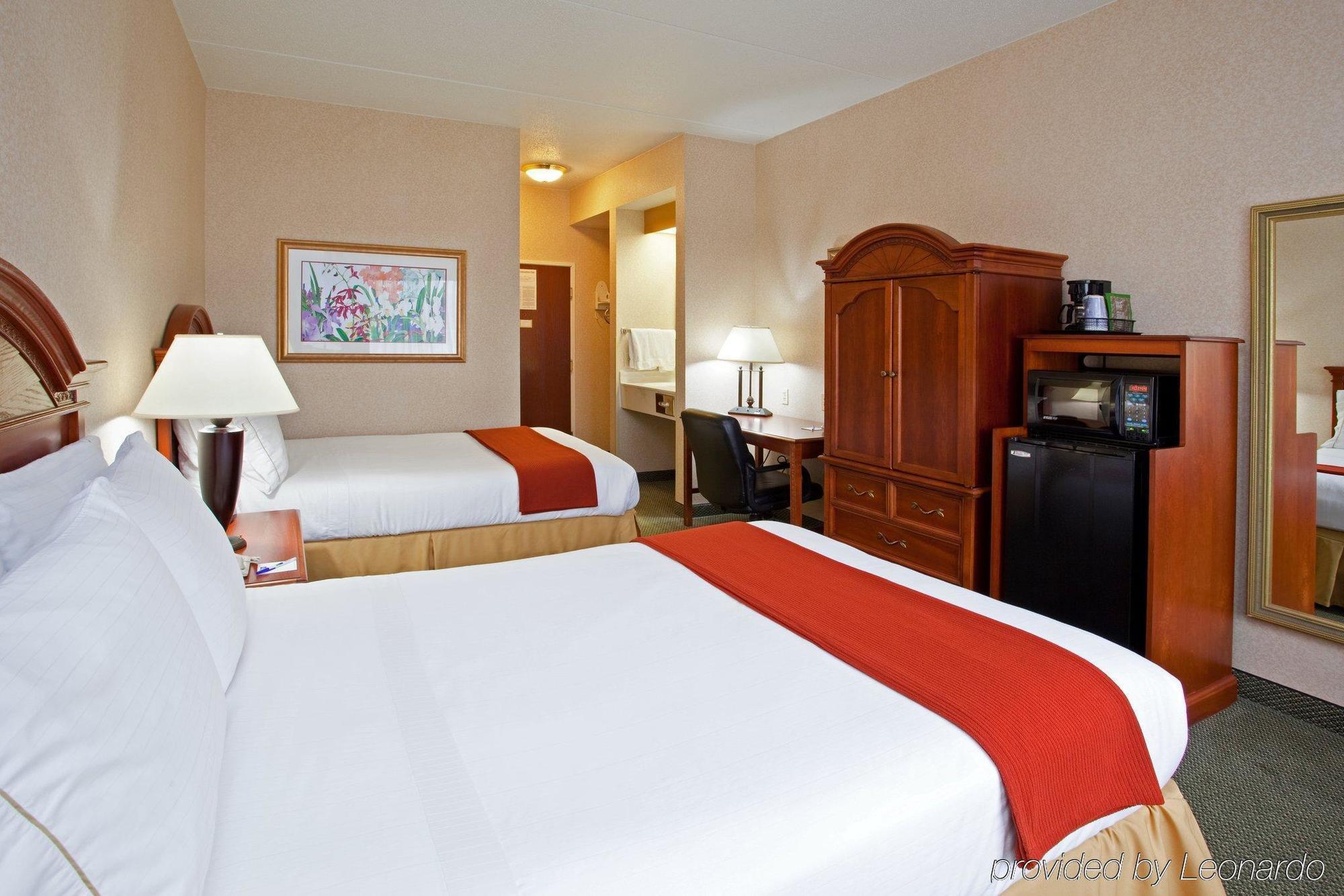 Holiday Inn Express Pittsburgh-Bridgeville, An Ihg Hotel Стая снимка