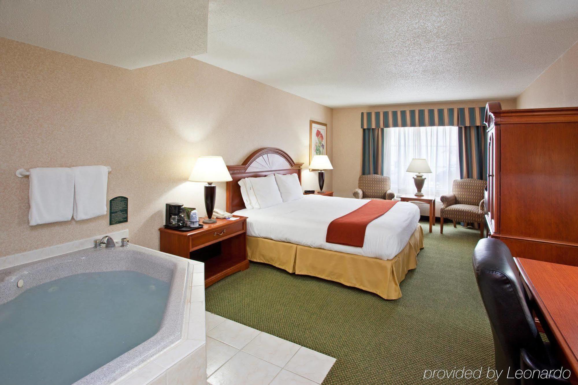 Holiday Inn Express Pittsburgh-Bridgeville By Ihg Стая снимка