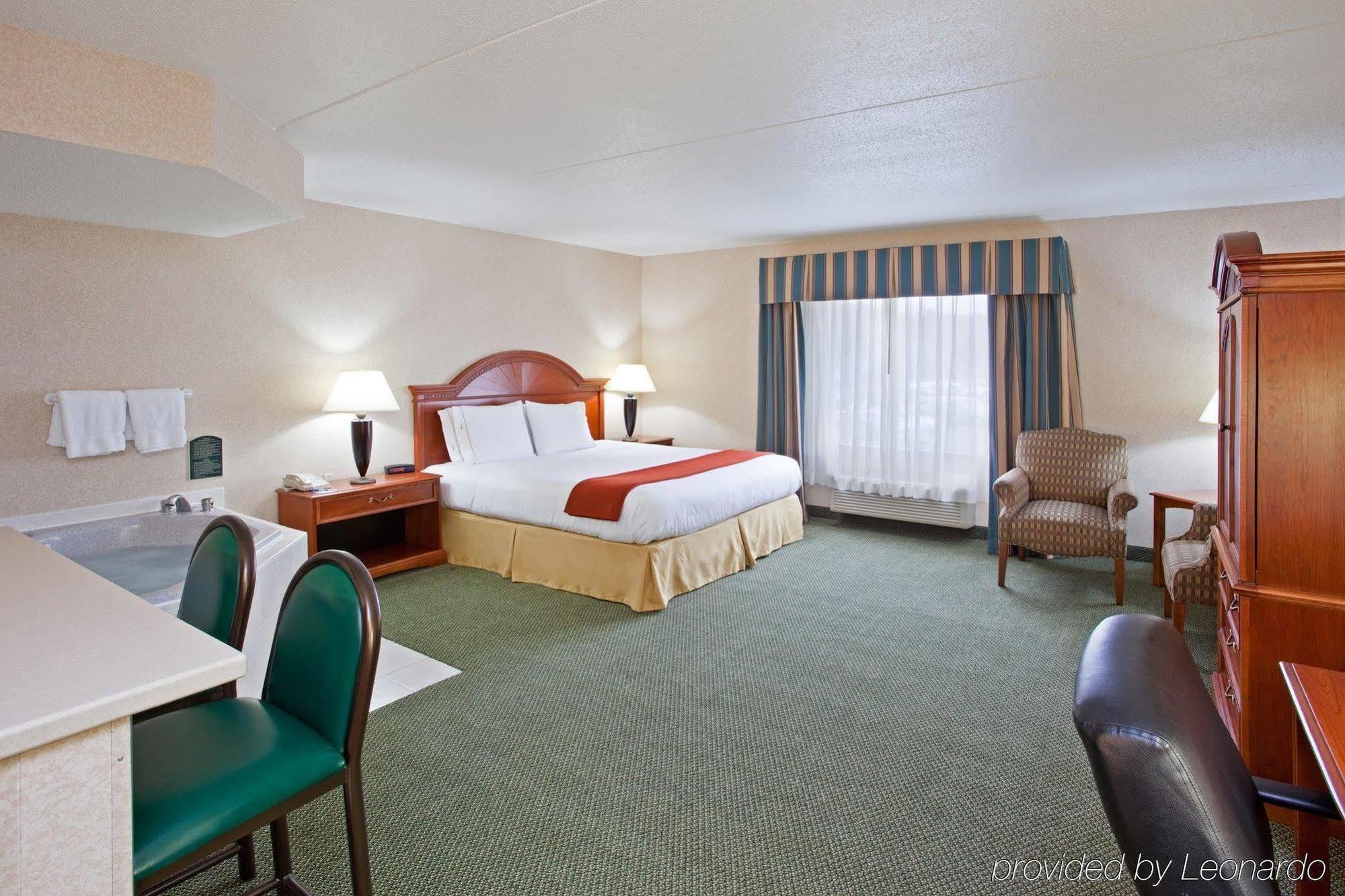 Holiday Inn Express Pittsburgh-Bridgeville By Ihg Екстериор снимка