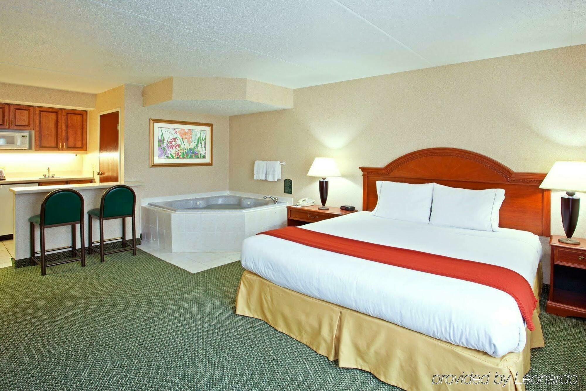 Holiday Inn Express Pittsburgh-Bridgeville By Ihg Екстериор снимка