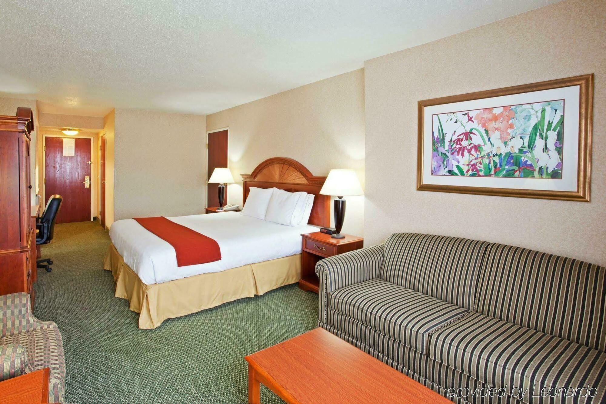 Holiday Inn Express Pittsburgh-Bridgeville By Ihg Екстериор снимка